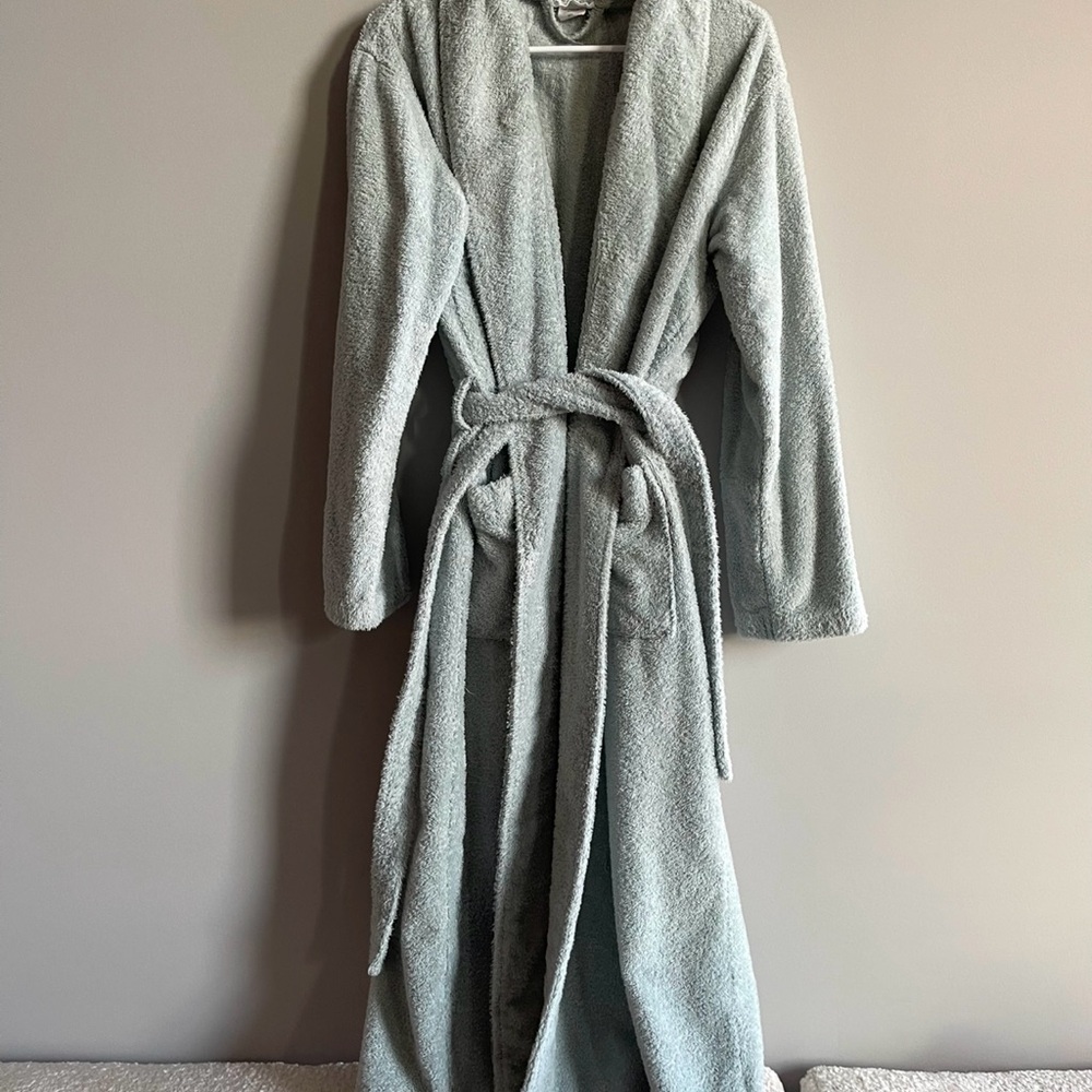 Coyuchi Soft Gray Robe - Picture 2 of 6